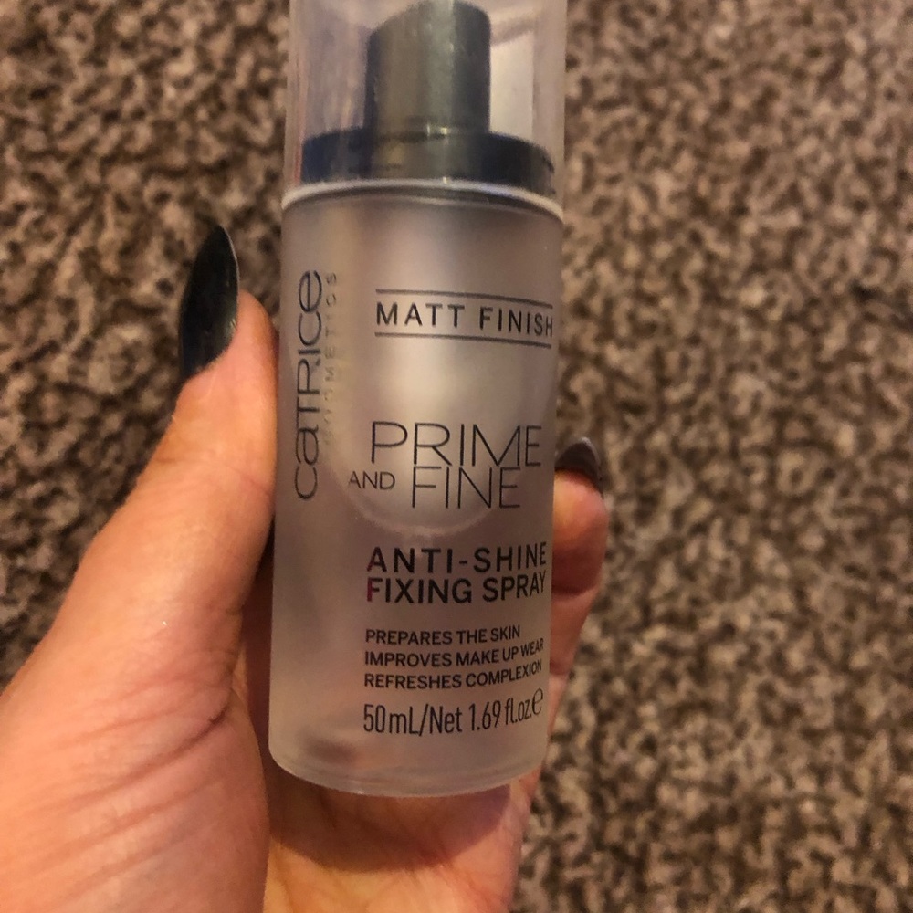 Setting and fixing spray